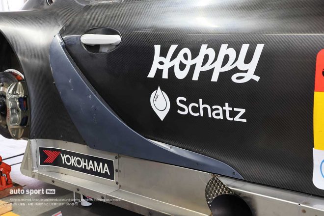 ドアの葵色の部分は市販車を流用