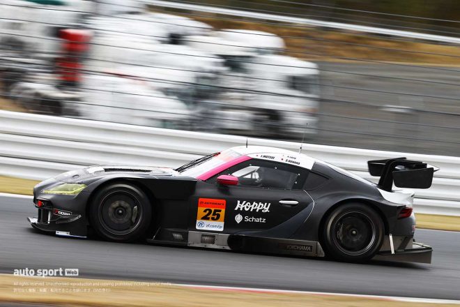 タイヤサイズは330/710R18の4本通し。ホイールはエンケイ製。タイヤはヨコハマタイヤを装着する。