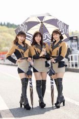 2022スーパーGT第1戦岡山　葉月美優さん／小湊優香さん／鈴木志歩さん（muta Racing fairies）