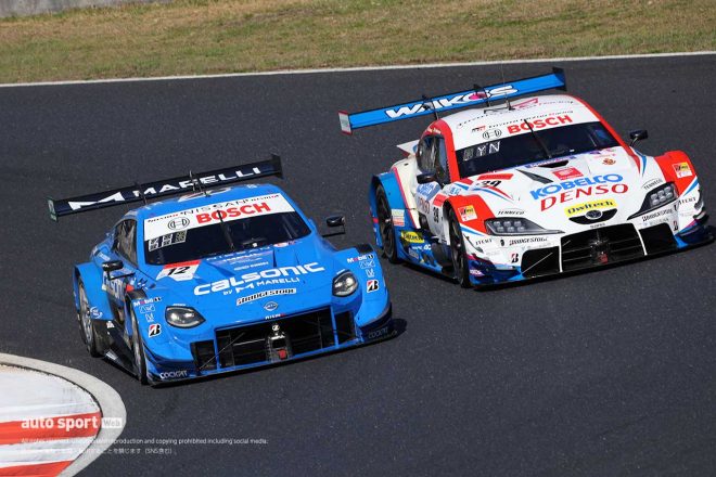 DENSO KOBELCO SARD GR Supra中山雄一をオーバーテイクするカルソニック IMPUL Zの平峰一貴