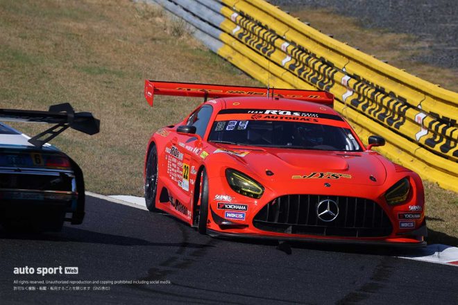 2022スーパーGT第1戦岡山　ヘアピンでスピンを喫したアールキューズ AMG GT3（和田久／城内政樹）