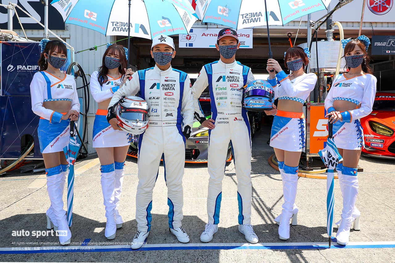 ピット：8C 50　Arnage Racing 加納政樹／阪口良平 レーシングスーツ：スパルコ