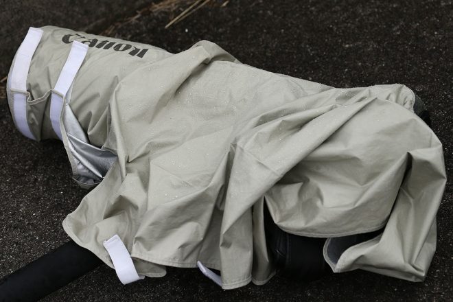 雨が降るとカメラにもカッパを装備