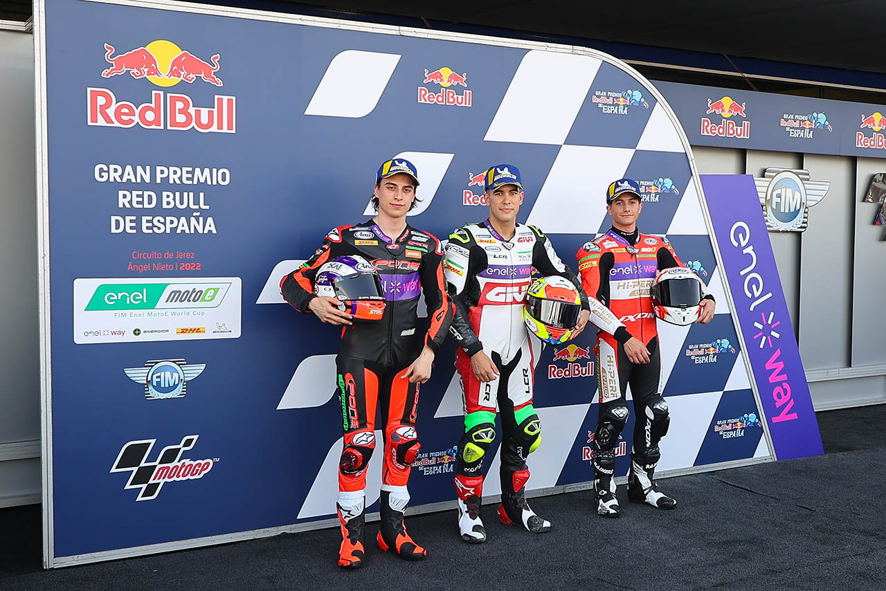 MotoE：ミゲール・ポンス（LCR E-Team）、エクトル・ガルソ（Tech 3 E-Racing）、マティア・カサディ（Pons Racing 40）／2022MotoE第1戦スペイン大会