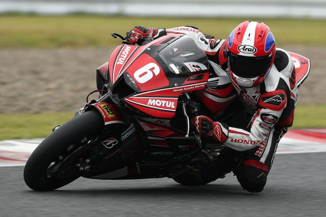 スリックタイヤでアタックする亀井雄大選手（Honda Suzuka Racing Team）