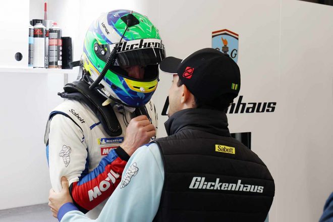 ポールポジション獲得を喜ぶオリビエ・プラとピポ・デラーニ