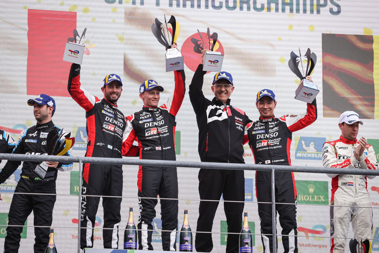 優勝した7号車トヨタGR010ハイブリッドのホセ-マリア・ロペス、マイク・コンウェイ、小林可夢偉。　2022年WEC第2戦スパ・フランコルシャン