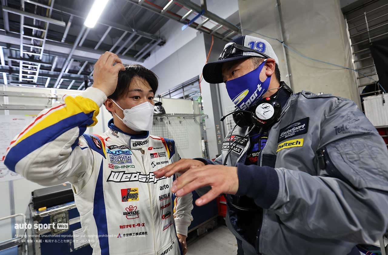 2022スーパーGT第2戦富士　国本雄資と坂東正敬監督（WedsSport ADVAN GR Supra）