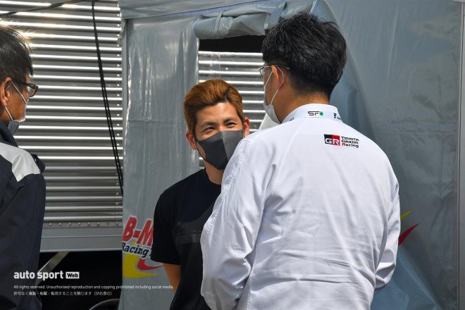 全日本スーパーフォーミュラ選手権が行われていたオートポリスでは、GRカンパニーの佐藤恒治プレジデントが高星のもとを訪れるシーンもあった。