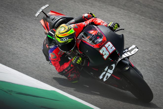 リヤウイングを装着したマシンを走らせたロレンツォ・サバドーリ（アプリリア・レーシング）／2022MotoGP第8戦イタリアGP FP1