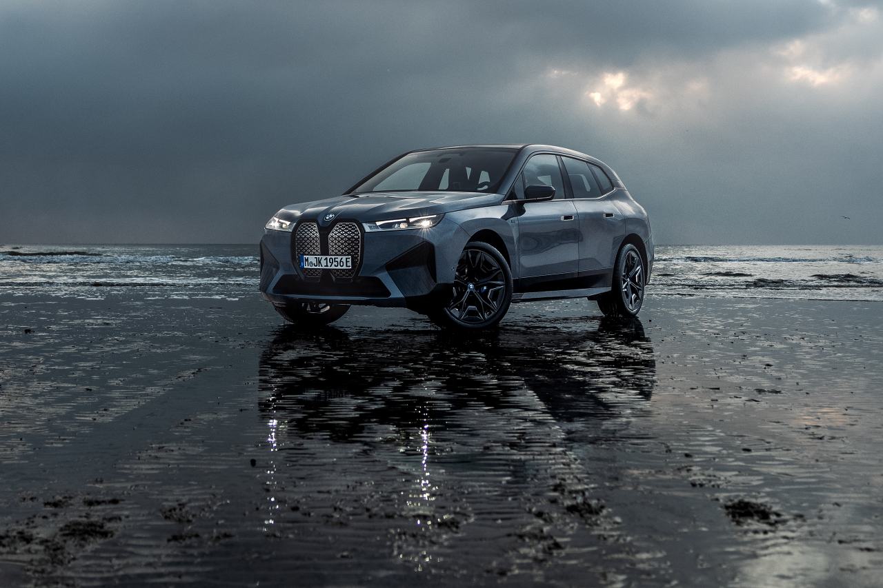 BMW M社設立50周年を記念し、その一環として次世代電気自動車『BMW iX（アイエックス）』のラインアップにも"M"の名を冠したトップモデル『BMW iX M60（エムロクマル）』が登場