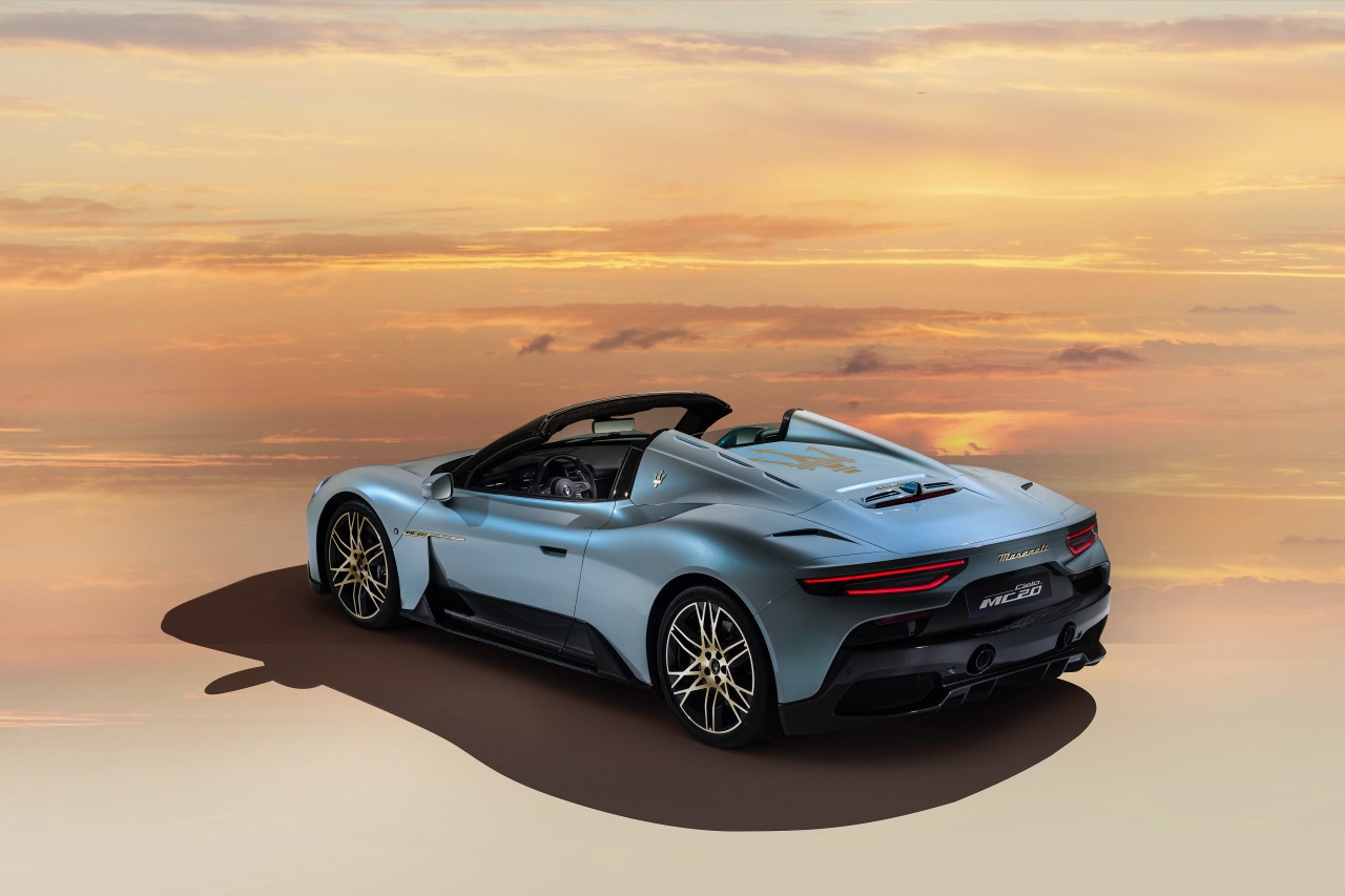 格納式ガラスルーフを持ち、F1由来のプレチャンバーを採用するV6“ネットゥーノ”を搭載する『MC20チェロ』