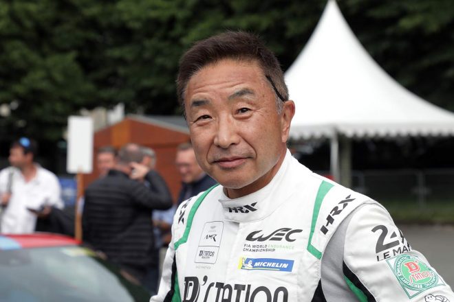 Dステーション・レーシングの777号車アストンマーティン・バンテージAMRをドライブする星野敏