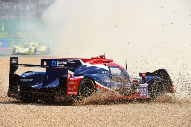 スタート直後に接触され1コーナーアウト側のグラベルにスタックした22号車オレカ07・ギブソン（ユナイテッド・オートスポーツUSA）　2022年WEC第3戦ル・マン24時間