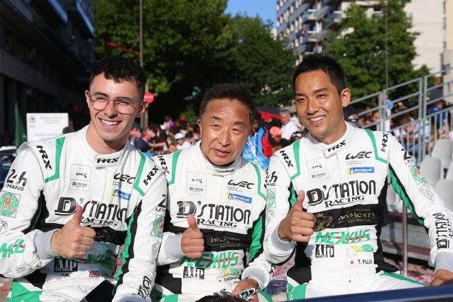 6月10日のパレードではリラックスした表情をみせていたDステーション・レーシングの星野敏／藤井誠暢／チャーリー・ファグ