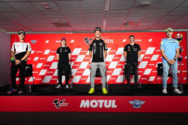2022MotoE第4戦オランダ大会のプレスカンファレンスに出席したライダー