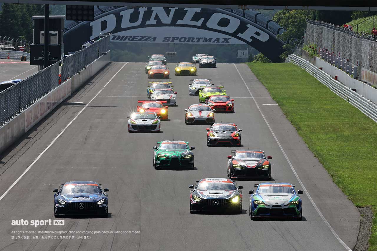 スーパー耐久シリーズ2022第3戦SUGO3時間レース Gr-1決勝のスタートシーン