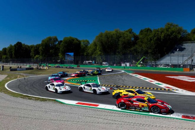 LMGTEプロ&アマクラスのスタートシーン