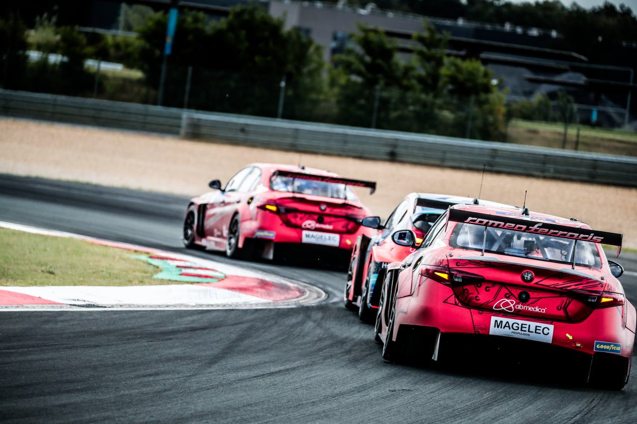 一方で、週末の流れを掴んだ地元のマキシム・マルタン（アルファロメオ・ジュリアETCR）が、アルファロメオ陣営を牽引