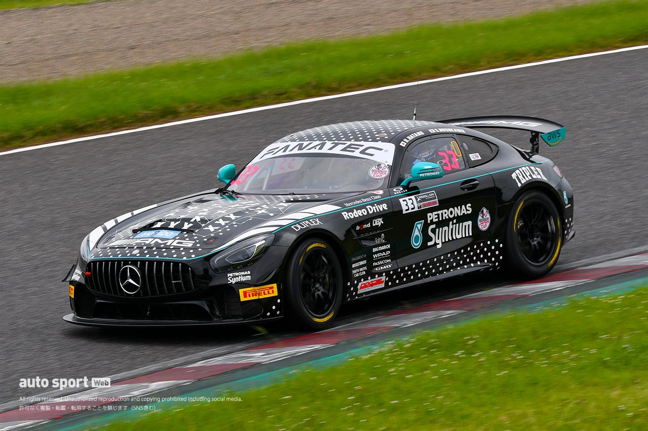 33　JapanCup チームGMB メルセデスAMG GT4 羽田野宏明／細川慎弥