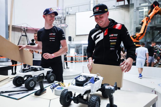 TOYOTA GAZOO Racing WRTのエルフィン・エバンス（左）とエサペッカ・ラッピ（右）