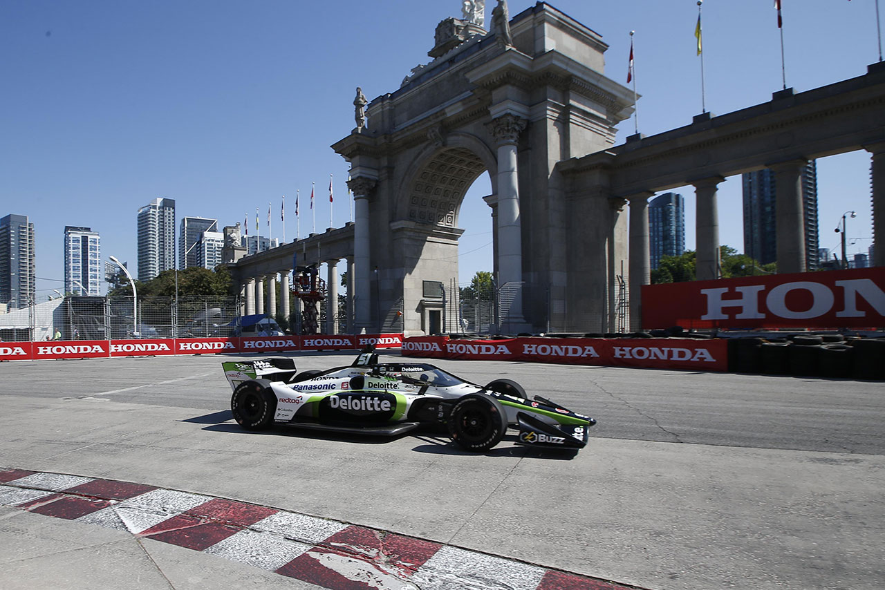 デロイトのスペシャルカラーリングでトロント戦に挑む佐藤琢磨