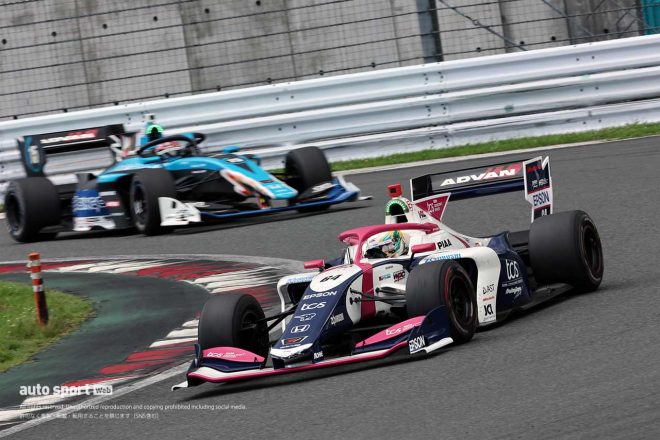 2022スーパーフォーミュラ第6戦富士　山本尚貴（TCS NAKAJIMA RACING）を追う笹原右京（TEAM MUGEN）