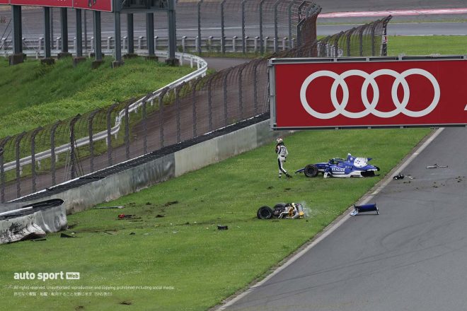 3周目の接触で激しくクラッシュしたサッシャ・フェネストラズ（KONDO RACING）