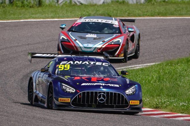 GTワールドチャレンジ・アジア第4戦鈴鹿　トリプルエイトJMRの99号車メルセデス