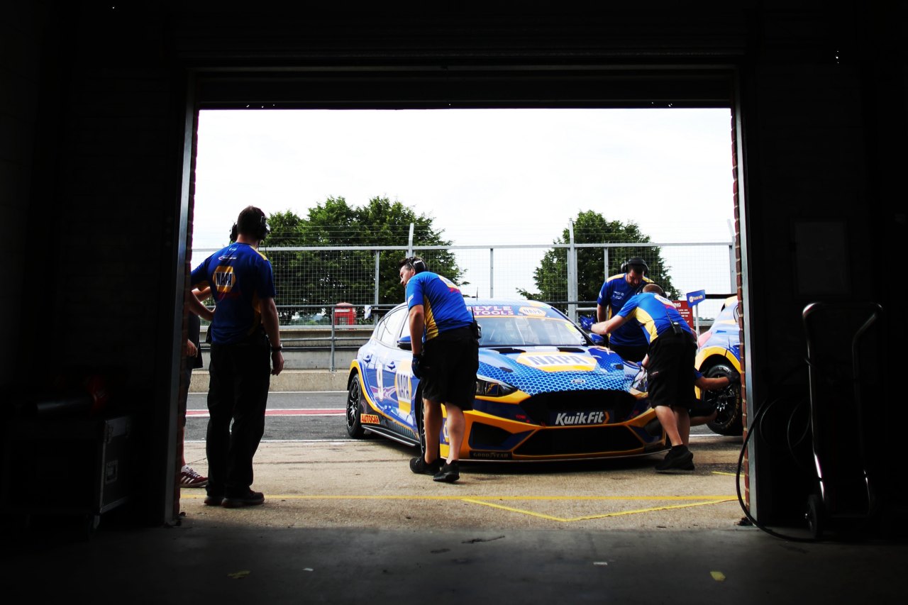 海外レース他 | スネッタートンで2日間のサマーテストを実施。王者サットン最速でフォードが1-2占拠／BTCC