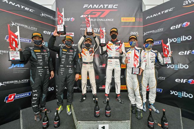 GTワールドチャレンジ・アジア第5戦富士　GT4オーバーオール表彰台