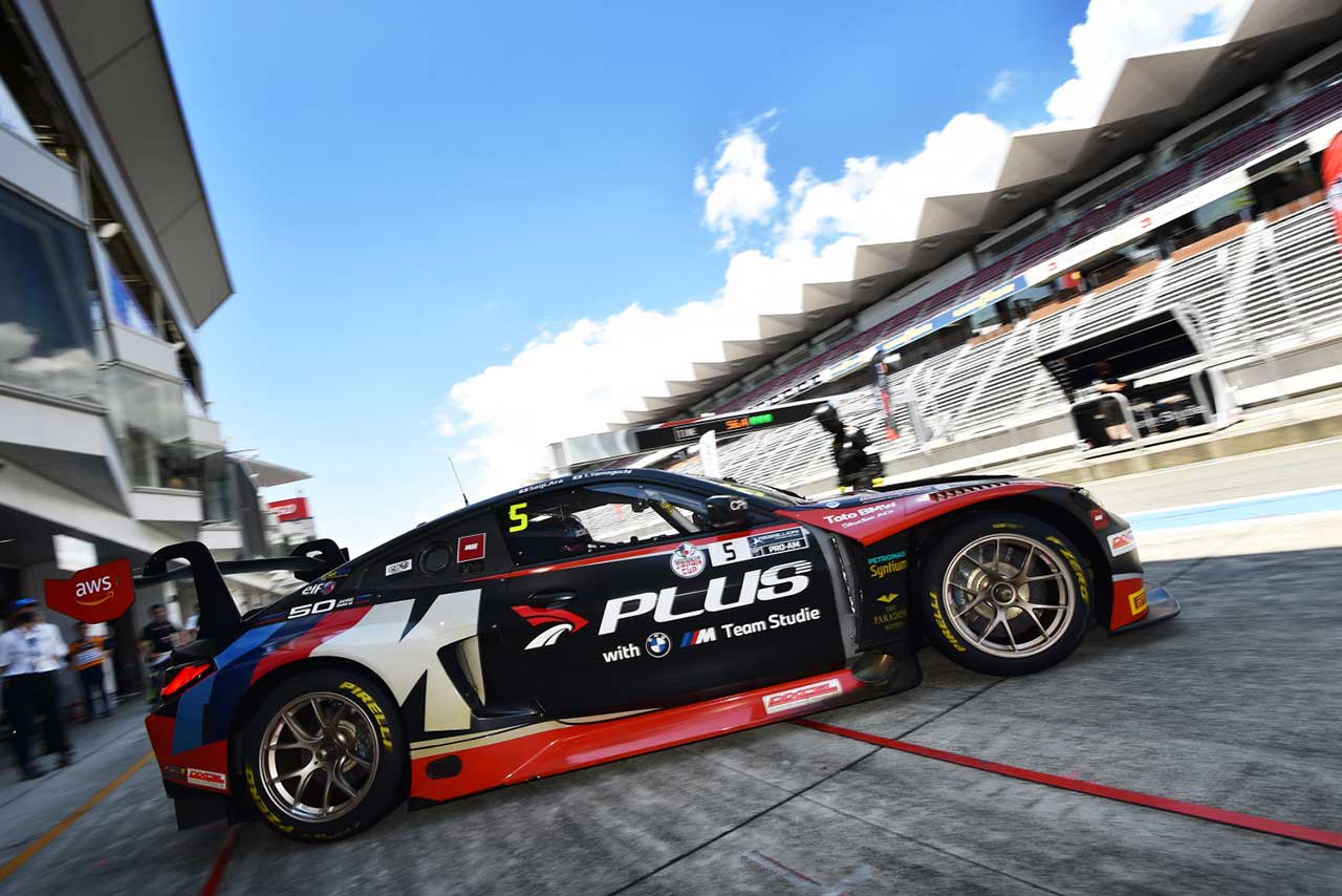 プラス・ウィズ・BMWチーム・スタディの5号車BMW M4 GT3（山口智英／荒聖治）