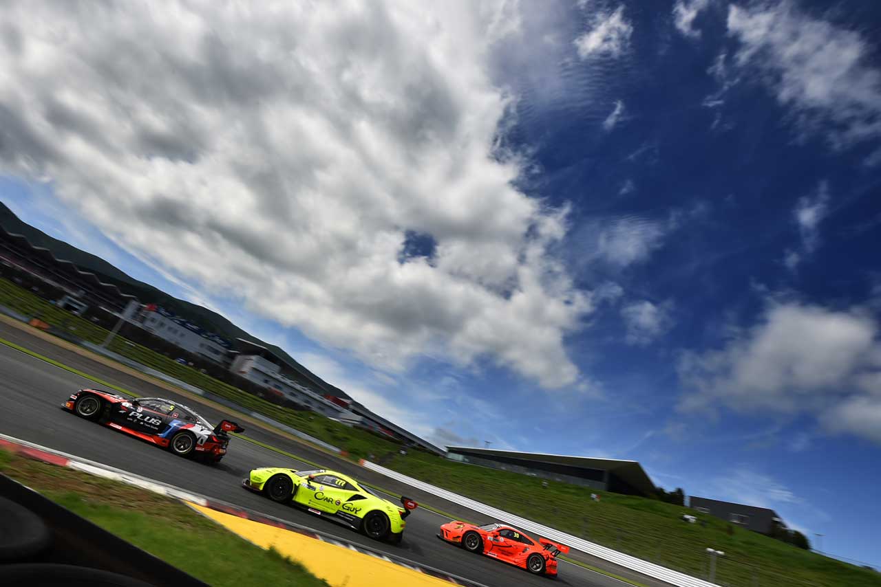 プラス・ウィズ・BMWチーム・スタディの5号車BMW M4 GT3（山口智英／荒聖治）