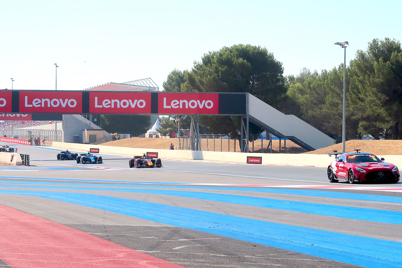 「とにかく嬉しいに限る」岩佐歩夢が初優勝。クルマが改善し、リスタート後もプッシュ可能に／FIA-F2第9戦（1）