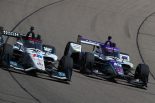 元チームメイトのグラハム・レイホールと争う佐藤琢磨