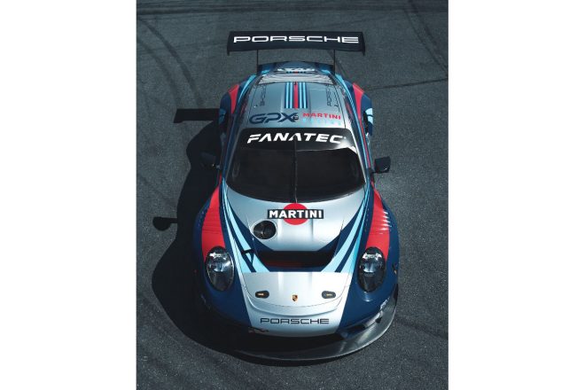 ポルシェ917 LHのマルティニカラーにインスパイされたカラーリングが施された、GPXレーシングのポルシェ911 GT3 R
