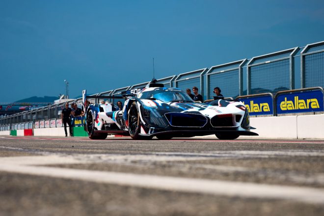 バラーノでシェイクダウンされたBMW MハイブリッドV8