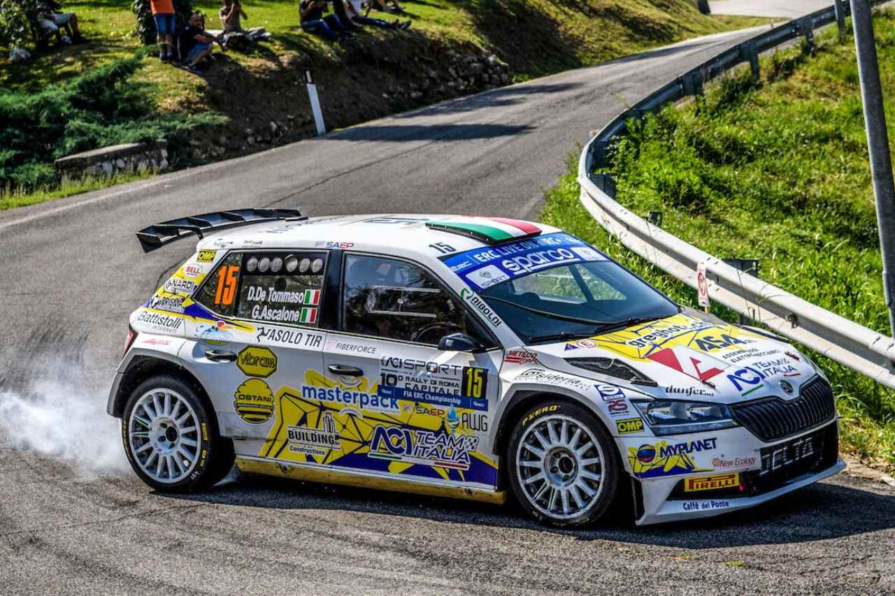 金曜予選ステージから開幕5SSを制したダミアーノ・デ・トマソ（シュコダ・ファビア・ラリー2エボ）は2番手に