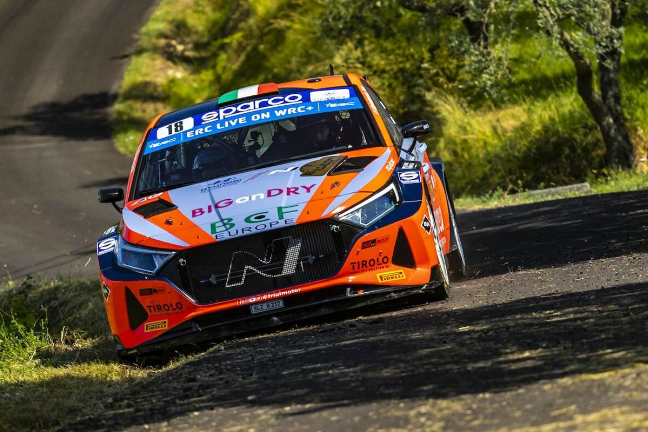 2度のジャンプスタートが災いしたERC2冠ジャンドメニコ・バッソ（ヒョンデi20 Nラリー2）は、SS9でもダメージを負いリタイヤに