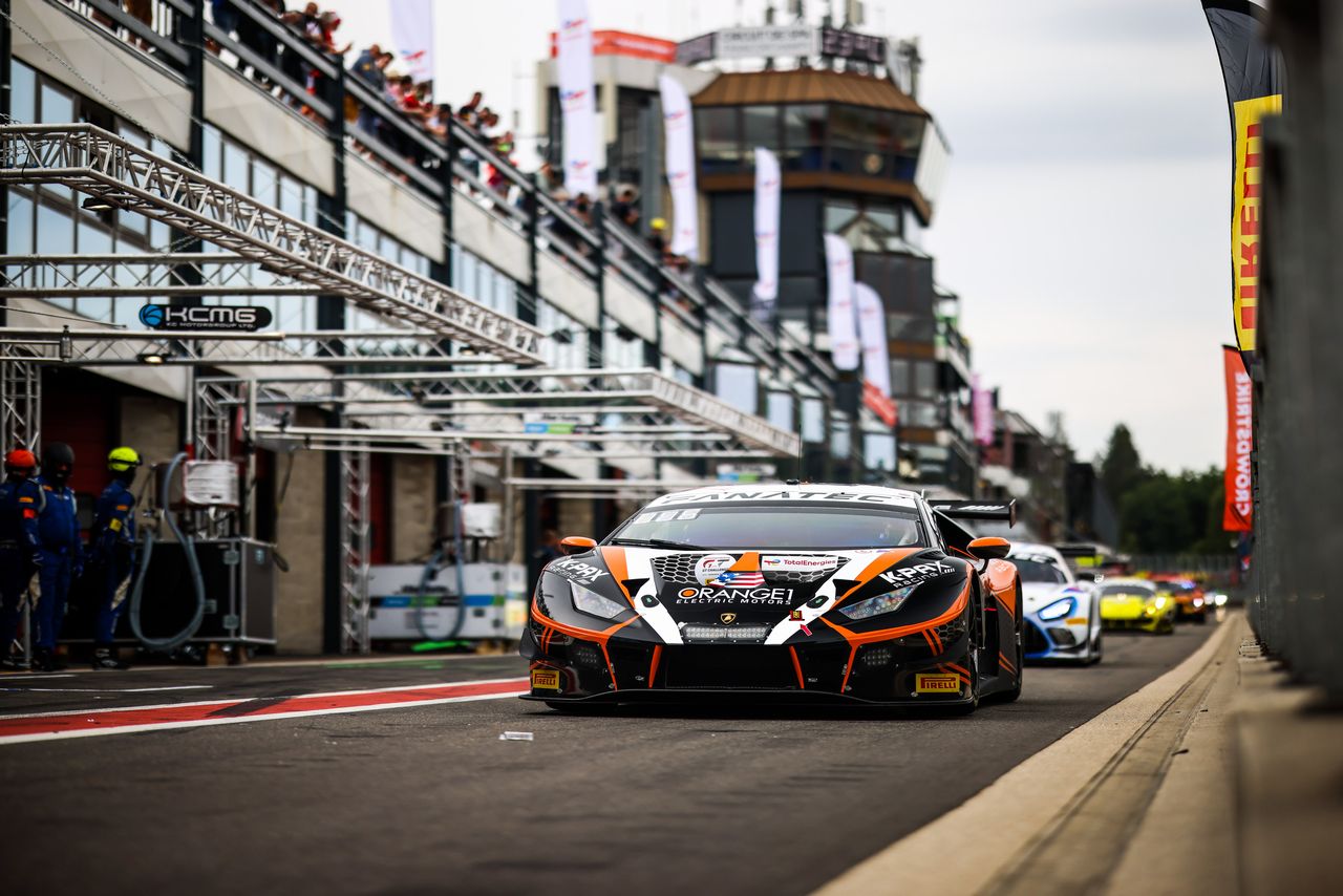 ポールポジションを剥奪された6号車ランボルギーニ・ウラカンGT3エボ（オレンジ1・KPAXレーシング）　2022スパ24時間