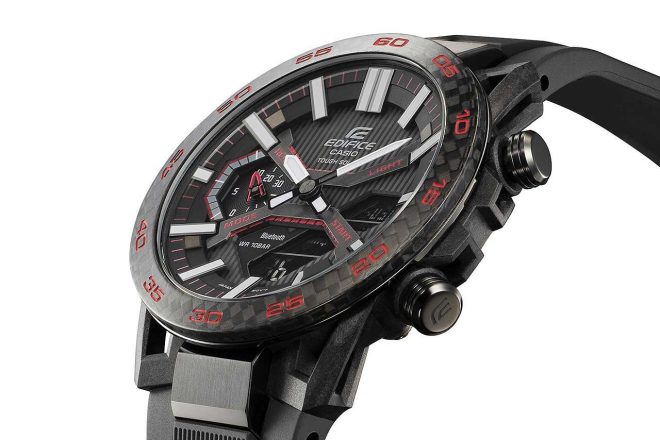 EDIFICE SOSPENSIONE カーボンベゼルモデルの『ECB-2000YPB-1AJF』