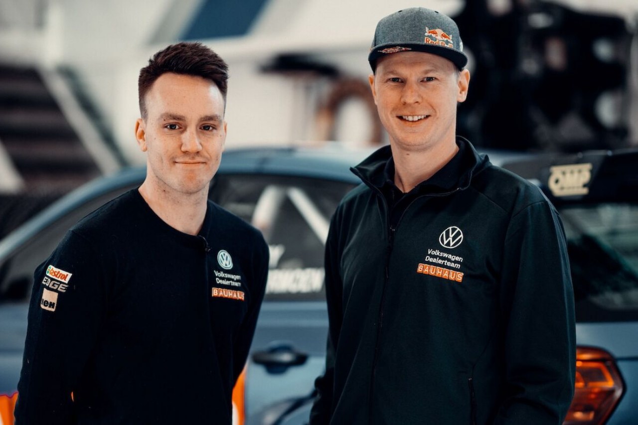 直近の『ナイトロ・ラリークロス（NitroRX）』第2戦にもドレイヤー＆レインボールド・レーシング・ウィズ・JCレーステクニック（DRR JC）から参戦したノルウェー出身のオーレ・クリスチャン・ベイビー（左）