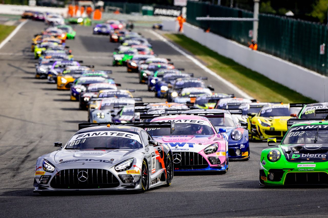 ポール・トゥ・ウインを達成した88号車メルセデスAMG GT3（AMGチーム・アコーディスASP）　2022スパ24時間