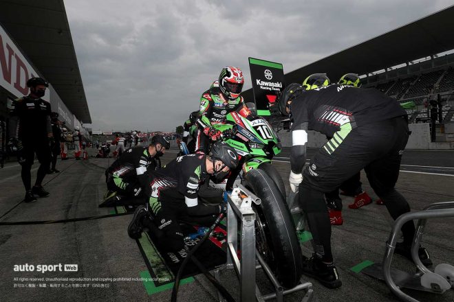 ピット練習を行うKawasaki Racing Team Suzuka 8H