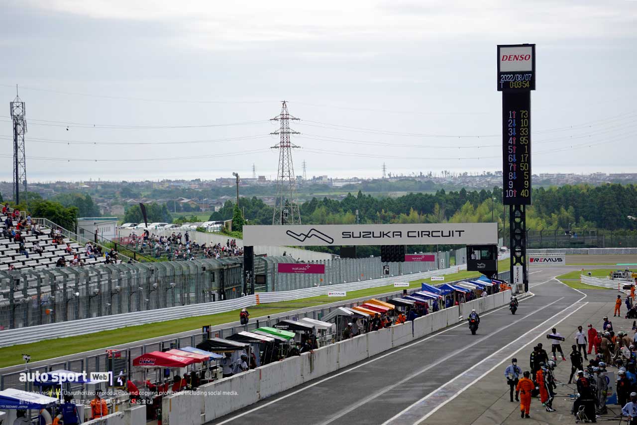 2022鈴鹿8耐決勝日を迎えた鈴鹿サーキット