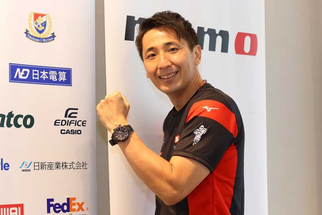 EDIFICE SOSPENSIONEの『ECB-2000YPB-1AJF』を装着する松田次生（MOTUL AUTECH Z）