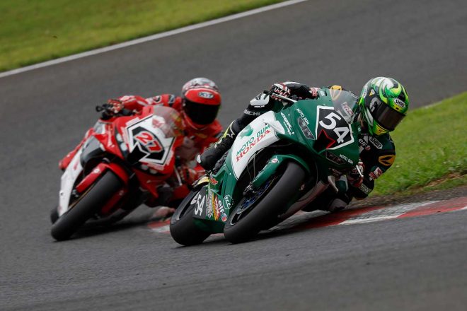 SS600 レース2：荒川晃大（MOTO BUM HONDA）、アンディ・ファリド・イズディハール（ASTRA HONDA Racing Team）／2022FIMアジアロード第3戦日本ラウンド