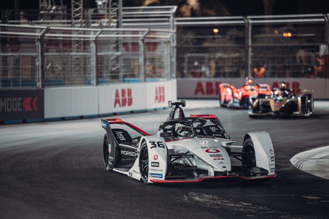 ポルシェ99Xエレクトリック（タグ・ホイヤー・ポルシェ・フォーミュラEチーム）をドライブするアンドレ・ロッテラー