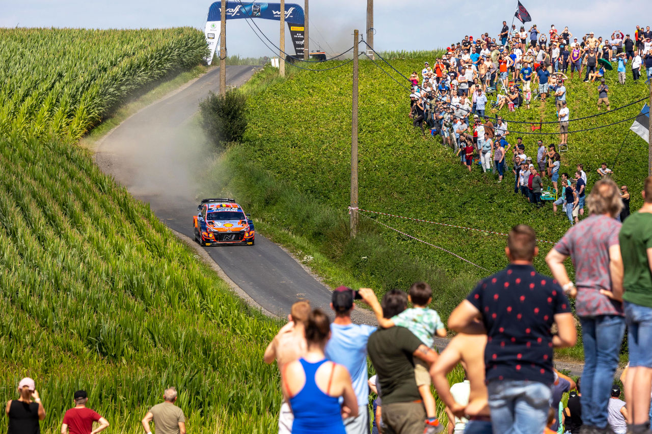 2021年にWRCイベントして初開催されたイープル・ラリー・ベルギーでは、“地元のスター”ティエリー・ヌービルが母国ウインを達成した