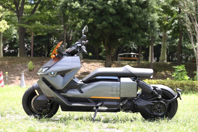 BMW『CE04』